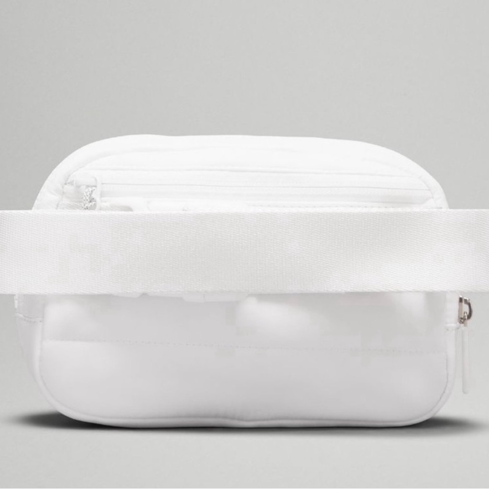 NEW White Lululemon Puffy Belt Bag - Picture 2 of 6